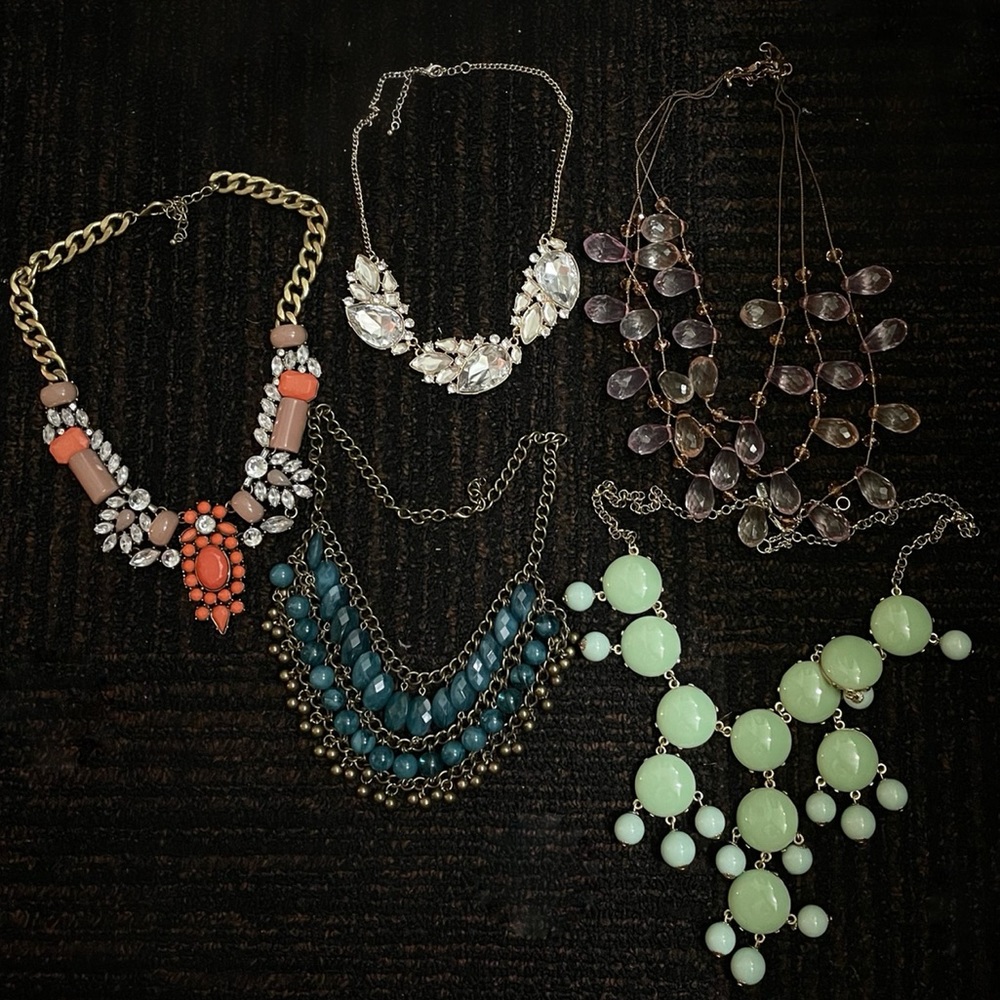 Lot of watches, earrings, necklaces